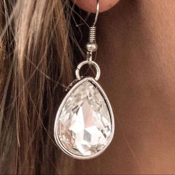 NEW Rhinestone Drop Bling Sparkle Necklace & Earrings - Picture 3 of 5